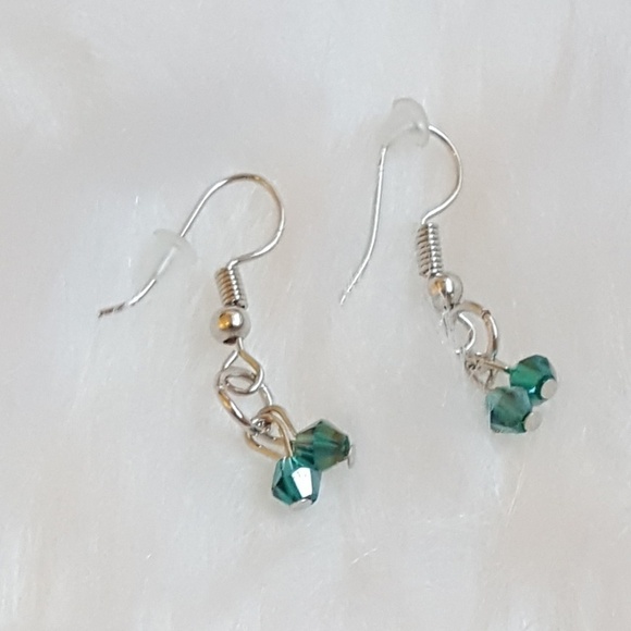 🆕‎ Silver & Iridescent Green Crystal Necklace Set - Picture 4 of 5